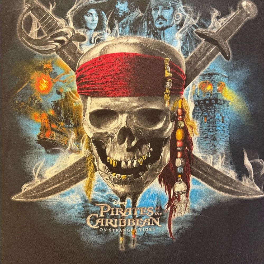 Disney Pirates of the Caribbean on Stranger tides movie promo skull T-shirt M